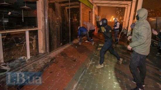 В Киеве во ходе протеста против строительства АЗС пострадали люди