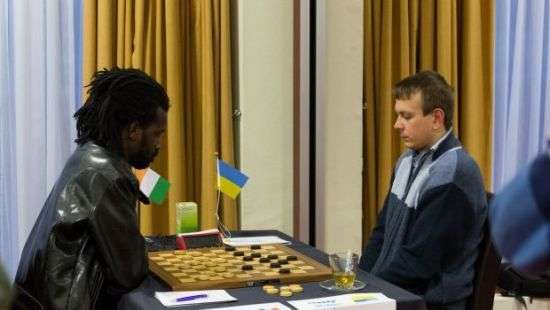 Украинцы борются за выход в финал ЧМ по шашкам