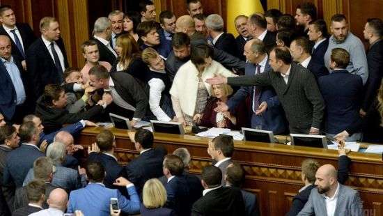 Порошенко настаивает на принятии законов о реинтеграции Донбасса