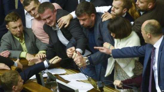 Сегодня в Верховной Раде вновь попытаются принять законы о Донбассе