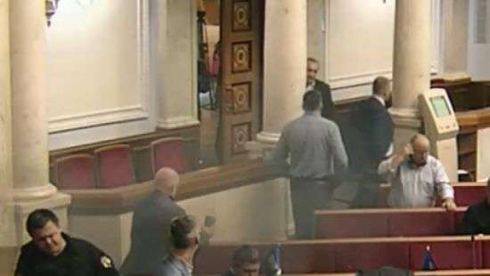 В Раде с экскурсией были дети, когда кидали дымовую шашку