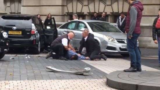 В Лондоне автомобиль въехал в толпу людей, есть пострадавшие (ФОТО/ВИДЕО)