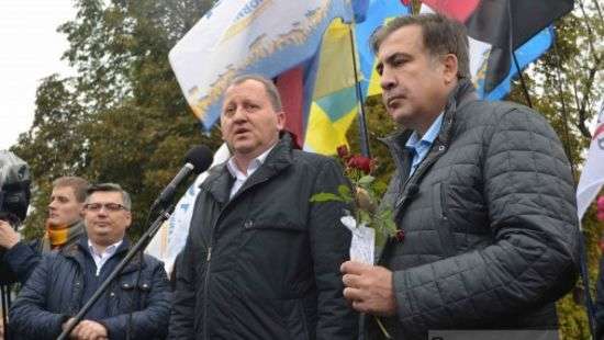 Саакашвили в Сумах резко критиковал Порошенко