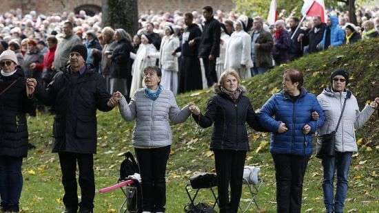 Поляки пришли помолиться на границы страны