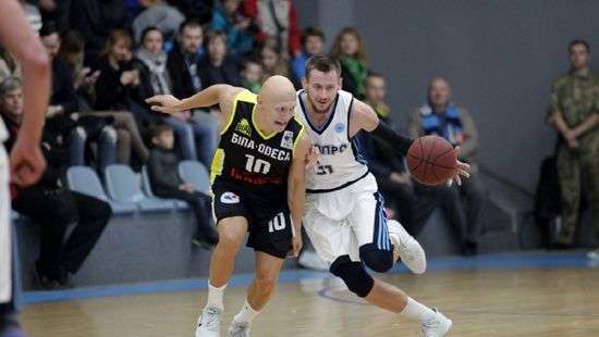 «Днепр» разгромил БИПУ в Суперлиге