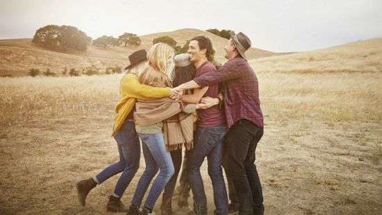 Психологи рассказали о пользе объятий