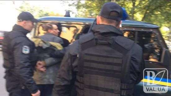 В Чернигове на женщину-прокурора напали с топором прямо в ее кабинете