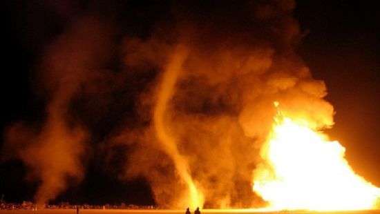 В Португалии сняли на ВИДЕО «огненного дьявола»