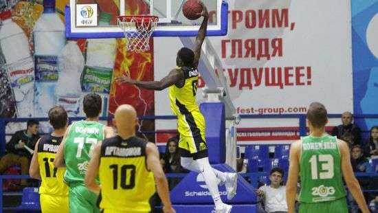 «Днепр продолжает победную серию, а «Будивельник» обыграл «Политехнику»