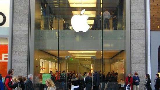 Поставщик Apple требует запретить производство iPhone