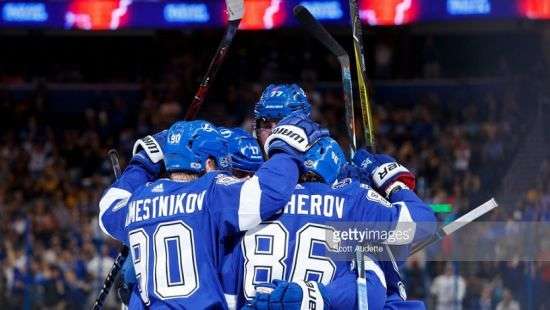 НХЛ. Действующий чемпион проигрывает «Тампе»