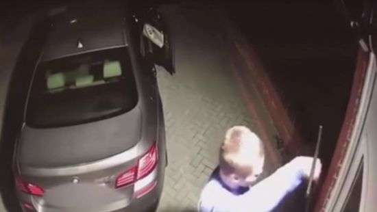 Появилось видео, как новый BMW вскрыли и угнали за несколько секунд (видео)
