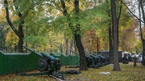 Под Раду стянули пушки (ФОТО)