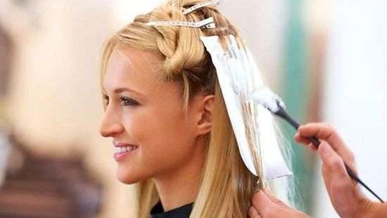 Какой болезнью грозит частое окрашивание волос, рассказали врачи