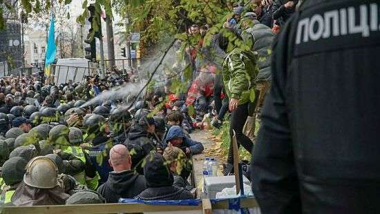 Протесты в Киеве: у пострадавшего полицейского - сотрясение мозга