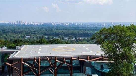 На захваченной вертолетной площадке Януковича покажут фильмы