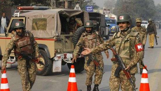 В Пакистане подорвали грузовик с полицейскими, есть жертвы