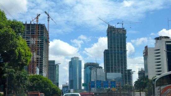 После кризиса украинцы не доверяют банкам и вкладывают средства в недвижимость