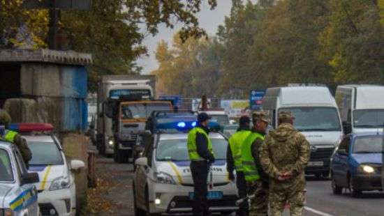 В Киеве полиция проверяет авто при въезде в правительственный квартал