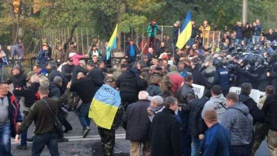 В результате столкновения под ВРУ задержаны 11 человек