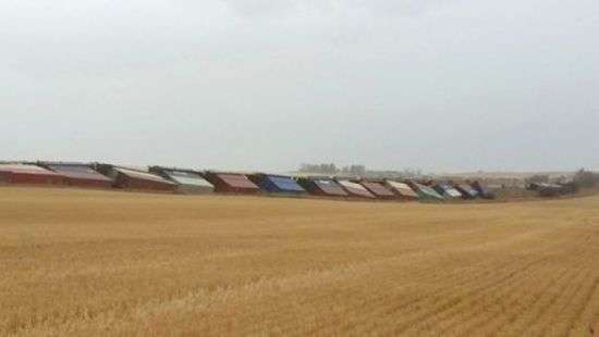 В Канаде ветер сдул в рельсов два товарных поезда