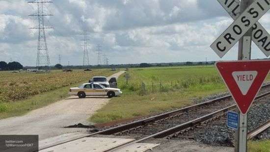 Спящая на рельсах американка выжила после проезда поезда