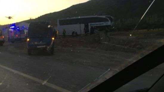 В Турции автобус с туристами столкнулся с грузовиком, есть пострадавшие