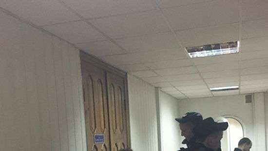 В Луцке нетрезвая женщина ворвалась в суд и потребовала посадить ее