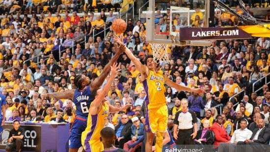 НБА. «Клипперс» оказались сильнее «Лейкерс» в дерби, «Оклахома» громит «Нью-Йорк»