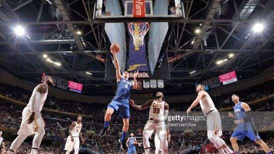 НБА. «Кливленд» впервые проиграл в новом сезоне, а «Голден Стэйт» уступил в гостях «Мемфису»