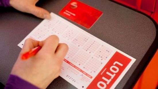 После выигрыша в лотерею канадец сбежал от своей подруги