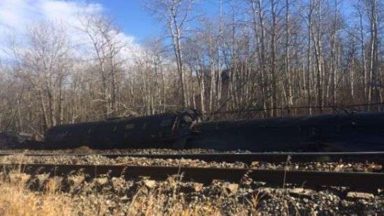 В Канаде потерпел крушение поезд с нефтью