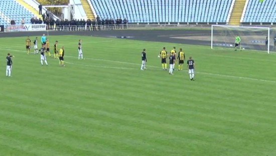 В Черновцах судьям пришлось убегать от разъяренных фанатов