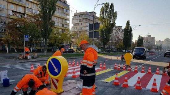 В Киеве появились мобильные островки безопасности для пешеходов (ФОТО)