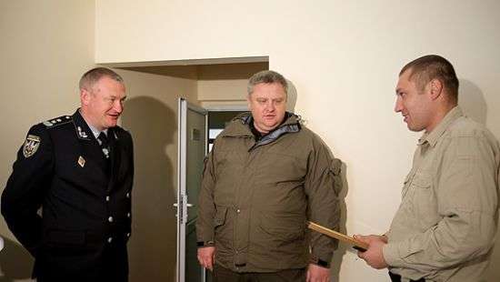 Избитому под ВРУ полицейскому вручили знак «За отвагу в службе»