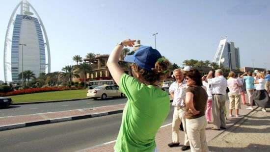 В ОАЭ турист угодил в тюрьму за случайное прикосновение к незнакомцу