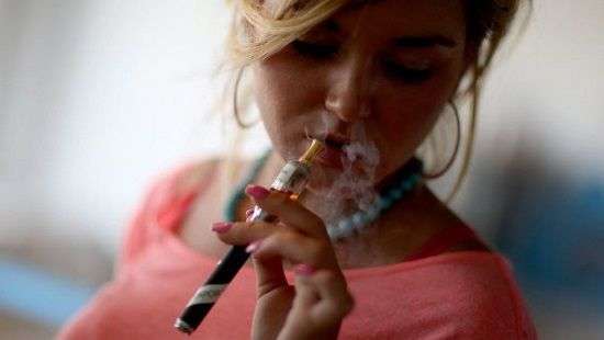 В чем главная опасность электронных сигарет, рассказали врачи