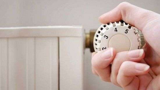 Гройсман приказал включить отопление по всей Украине