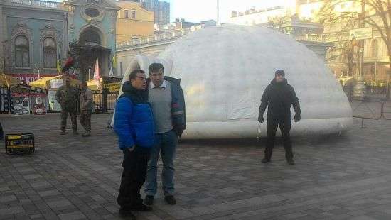 Под Радой появилась палатка в виде дома эскимосов (ФОТО)