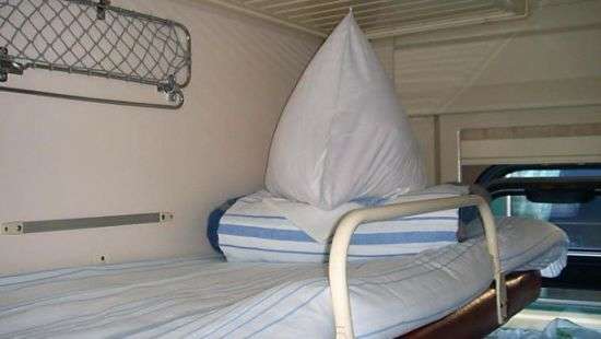 «Укрзализныця» обновит 70% постельного белья в поездах до конца года