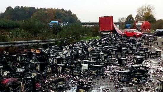 На немецком автобане разбили 30 тысяч бутылок пива