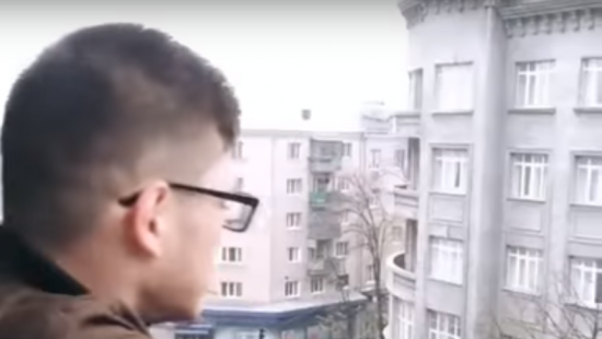 В центре Харькова мужчина открыл стрельбу по прохожим