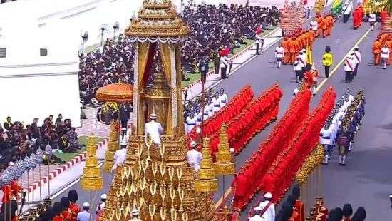 В Таиланде хоронят короля, умершего год назад - ВИДЕО