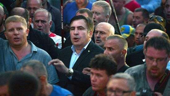 Троих соратников Саакашвили силой выдворили в Грузию