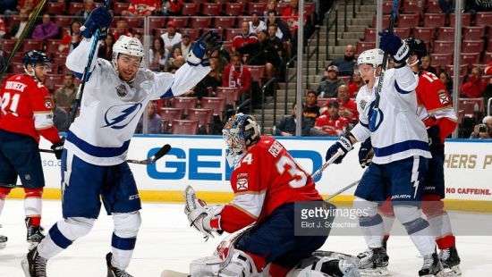 НХЛ. «Айлендерс» прерывает победную серию «Вегаса», «Тампа» в результативной встрече обыграла «Флориду»