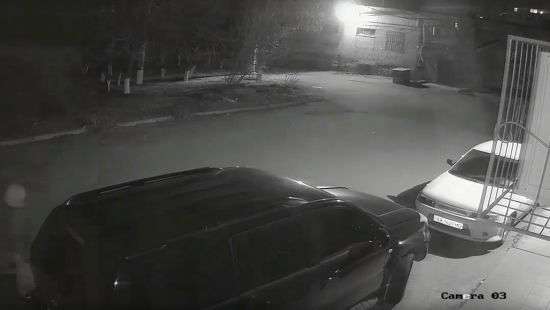 Опубликовано видео закладки бомбы под машину полковника СБУ в Мариуполе