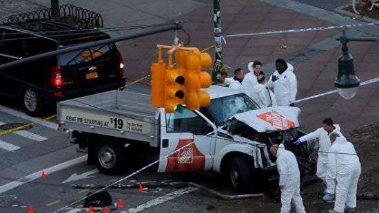 В центре Нью-Йорка грузовик врезался в людей, много жертв - ВИДЕО, ФОТО
