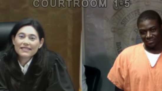 В США суд обязал американца написать 144 комплимента своей бывшей девушке