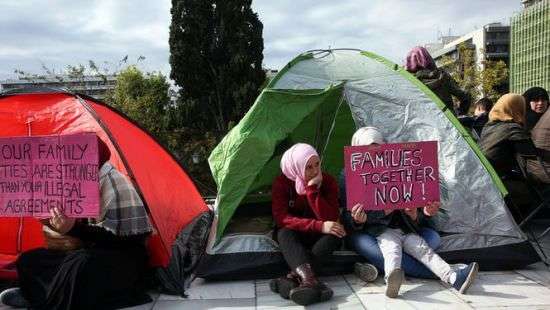 В Греции беженцы голодовкой просят отпустить их в Германию