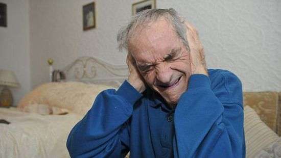 Редкая болезнь: британец слушает «Боже, храни королеву!» по 1700 раз в неделю